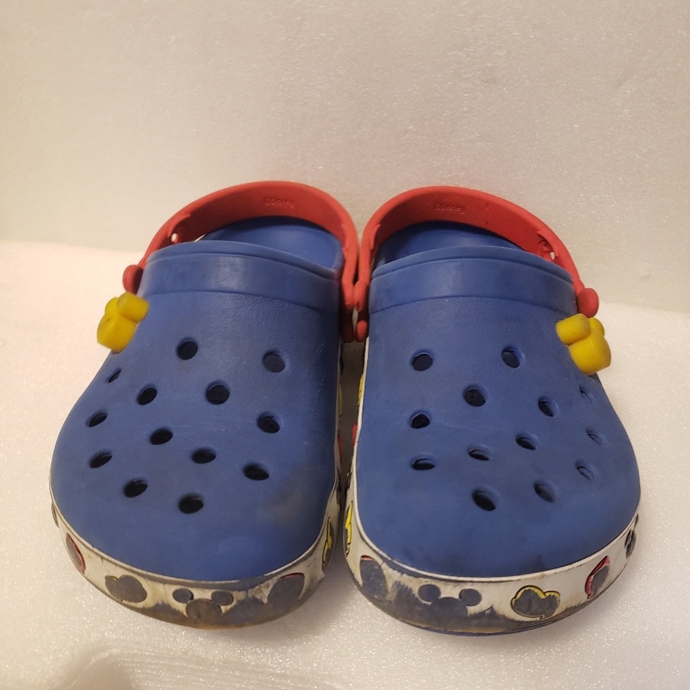 Mickey mouse crocs jurors size 3